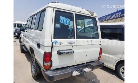 Tenga Imported Toyota Land Cruiser Chena Mota in Import - Dubai in Harare Tenga Imported Toyota Land Cruiser Chena Mota in Import - Dubai in Harare