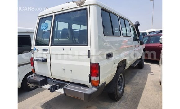 Tenga Imported Toyota Land Cruiser Chena Mota in Import - Dubai in Harare Tenga Imported Toyota Land Cruiser Chena Mota in Import - Dubai in Harare