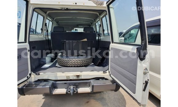 Tenga Imported Toyota Land Cruiser Chena Mota in Import - Dubai in Harare Tenga Imported Toyota Land Cruiser Chena Mota in Import - Dubai in Harare