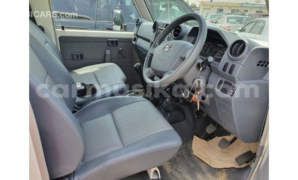 Tenga Imported Toyota Land Cruiser Chena Mota in Import - Dubai in Harare Tenga Imported Toyota Land Cruiser Chena Mota in Import - Dubai in Harare