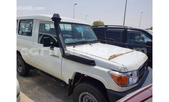 Tenga Imported Toyota Land Cruiser Chena Mota in Import - Dubai in Harare Tenga Imported Toyota Land Cruiser Chena Mota in Import - Dubai in Harare