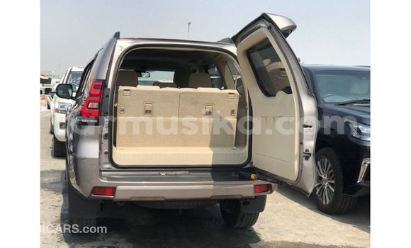 Tenga Imported Toyota Prado Bhurawuni Mota in Import - Dubai in Harare Tenga Imported Toyota Prado Bhurawuni Mota in Import - Dubai in Harare