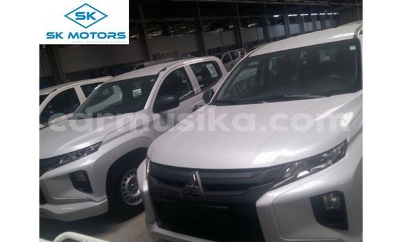 Buy Import Mitsubishi L200 White Car in Import - Dubai in Harare