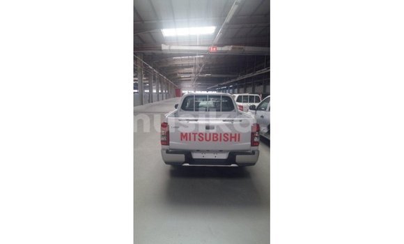 Buy Import Mitsubishi L200 White Car in Import - Dubai in Harare Buy Import Mitsubishi L200 White Car in Import - Dubai in Harare