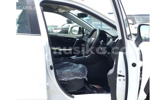 Buy Import Toyota HiAce White Truck in Import - Dubai in Harare Buy Import Toyota HiAce White Truck in Import - Dubai in Harare