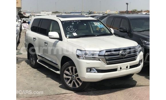 Nunua Imported Toyota Land Cruiser Nyeupe Gari ndani ya Import - Dubai nchini Harare Nunua Imported Toyota Land Cruiser Nyeupe Gari ndani ya Import - Dubai nchini Harare