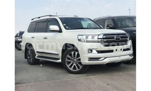 Nunua Imported Toyota Land Cruiser Nyeupe Gari ndani ya Import - Dubai nchini Harare Nunua Imported Toyota Land Cruiser Nyeupe Gari ndani ya Import - Dubai nchini Harare
