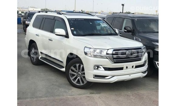 Nunua Imported Toyota Land Cruiser Nyeupe Gari ndani ya Import - Dubai nchini Harare Nunua Imported Toyota Land Cruiser Nyeupe Gari ndani ya Import - Dubai nchini Harare