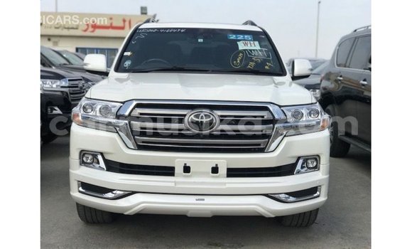 Nunua Imported Toyota Land Cruiser Nyeupe Gari ndani ya Import - Dubai nchini Harare Nunua Imported Toyota Land Cruiser Nyeupe Gari ndani ya Import - Dubai nchini Harare