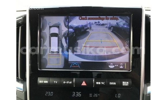 Nunua Imported Toyota Land Cruiser Nyeupe Gari ndani ya Import - Dubai nchini Harare Nunua Imported Toyota Land Cruiser Nyeupe Gari ndani ya Import - Dubai nchini Harare