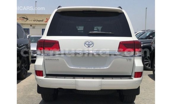 Nunua Imported Toyota Land Cruiser Nyeupe Gari ndani ya Import - Dubai nchini Harare Nunua Imported Toyota Land Cruiser Nyeupe Gari ndani ya Import - Dubai nchini Harare