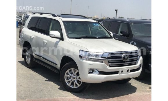 Nunua Imported Toyota Land Cruiser Nyeupe Gari ndani ya Import - Dubai nchini Harare Nunua Imported Toyota Land Cruiser Nyeupe Gari ndani ya Import - Dubai nchini Harare