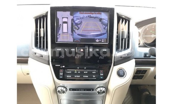 Nunua Imported Toyota Land Cruiser Nyeupe Gari ndani ya Import - Dubai nchini Harare Nunua Imported Toyota Land Cruiser Nyeupe Gari ndani ya Import - Dubai nchini Harare