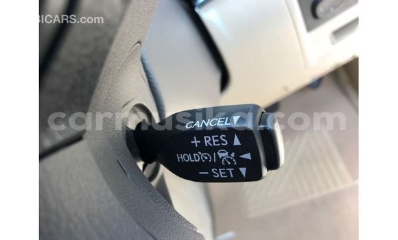 Nunua Imported Toyota Land Cruiser Nyeupe Gari ndani ya Import - Dubai nchini Harare Nunua Imported Toyota Land Cruiser Nyeupe Gari ndani ya Import - Dubai nchini Harare