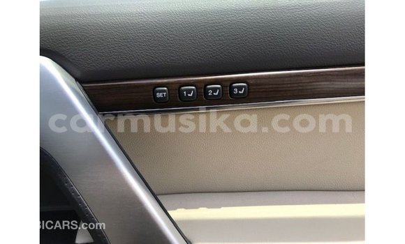 Nunua Imported Toyota Land Cruiser Nyeupe Gari ndani ya Import - Dubai nchini Harare Nunua Imported Toyota Land Cruiser Nyeupe Gari ndani ya Import - Dubai nchini Harare