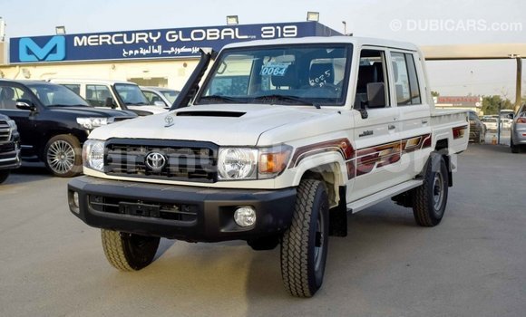 Tenga Imported Toyota Land Cruiser Chena Mota in Import - Dubai in Harare Tenga Imported Toyota Land Cruiser Chena Mota in Import - Dubai in Harare