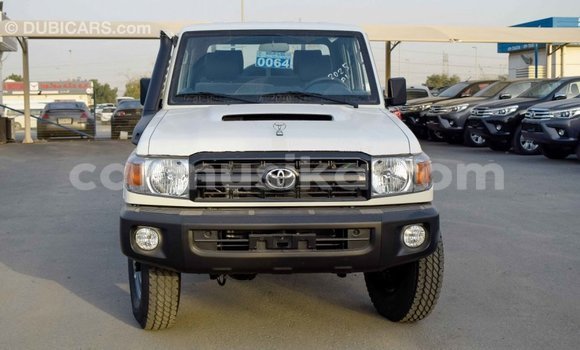 Tenga Imported Toyota Land Cruiser Chena Mota in Import - Dubai in Harare Tenga Imported Toyota Land Cruiser Chena Mota in Import - Dubai in Harare