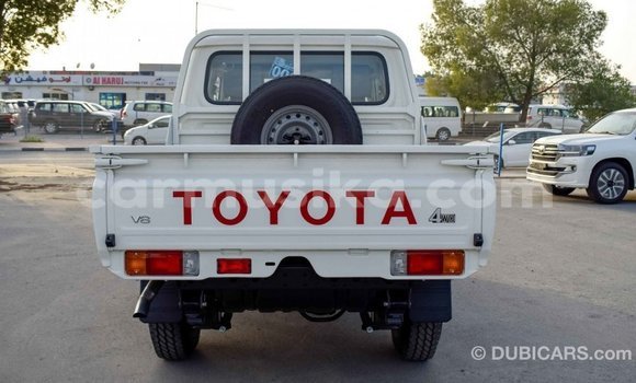 Tenga Imported Toyota Land Cruiser Chena Mota in Import - Dubai in Harare Tenga Imported Toyota Land Cruiser Chena Mota in Import - Dubai in Harare