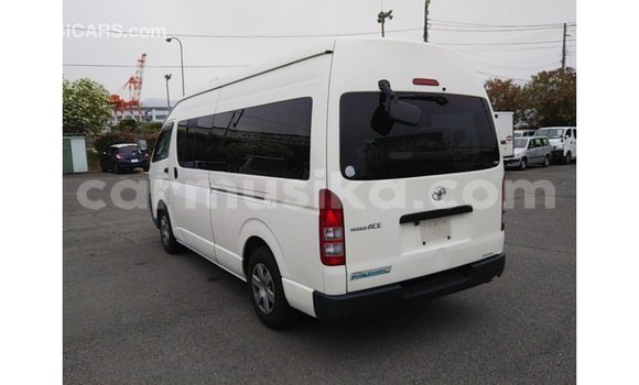 Tenga Imported Toyota Hiace Chena Mota in Import - Dubai in Harare Tenga Imported Toyota Hiace Chena Mota in Import - Dubai in Harare