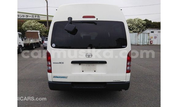 Tenga Imported Toyota Hiace Chena Mota in Import - Dubai in Harare Tenga Imported Toyota Hiace Chena Mota in Import - Dubai in Harare