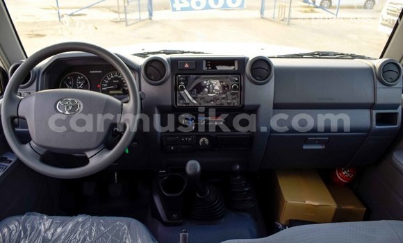 Tenga Imported Toyota Land Cruiser Chena Mota in Import - Dubai in Harare Tenga Imported Toyota Land Cruiser Chena Mota in Import - Dubai in Harare