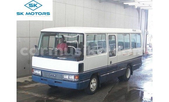 Tenga Imported Toyota Coaster Chena Mota in Import - Dubai in Harare