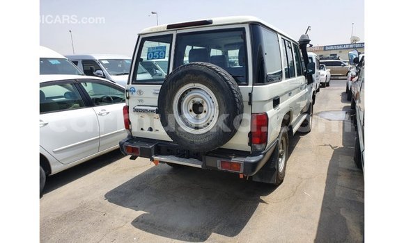 Tenga Imported Toyota Land Cruiser Chena Mota in Import - Dubai in Harare Tenga Imported Toyota Land Cruiser Chena Mota in Import - Dubai in Harare