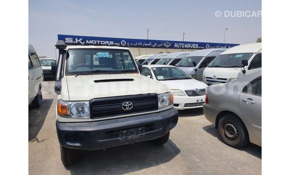 Tenga Imported Toyota Land Cruiser Chena Mota in Import - Dubai in Harare Tenga Imported Toyota Land Cruiser Chena Mota in Import - Dubai in Harare