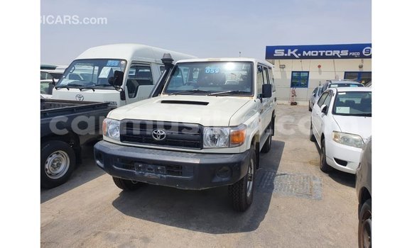 Tenga Imported Toyota Land Cruiser Chena Mota in Import - Dubai in Harare Tenga Imported Toyota Land Cruiser Chena Mota in Import - Dubai in Harare
