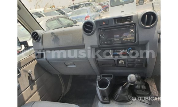 Tenga Imported Toyota Land Cruiser Chena Mota in Import - Dubai in Harare Tenga Imported Toyota Land Cruiser Chena Mota in Import - Dubai in Harare