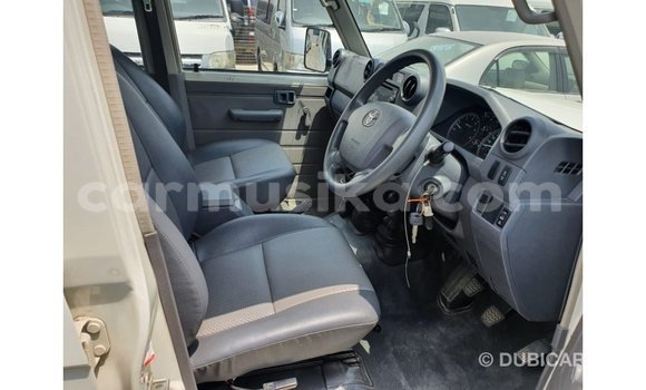 Tenga Imported Toyota Land Cruiser Chena Mota in Import - Dubai in Harare Tenga Imported Toyota Land Cruiser Chena Mota in Import - Dubai in Harare