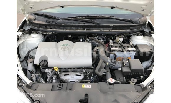 Buy Import Toyota DA White Truck in Import - Dubai in Harare Buy Import Toyota DA White Truck in Import - Dubai in Harare