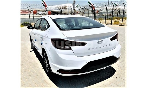 Acheter Import Voiture Hyundai Elantra Blanc à Import - Dubai, Harare Acheter Import Voiture Hyundai Elantra Blanc à Import - Dubai, Harare