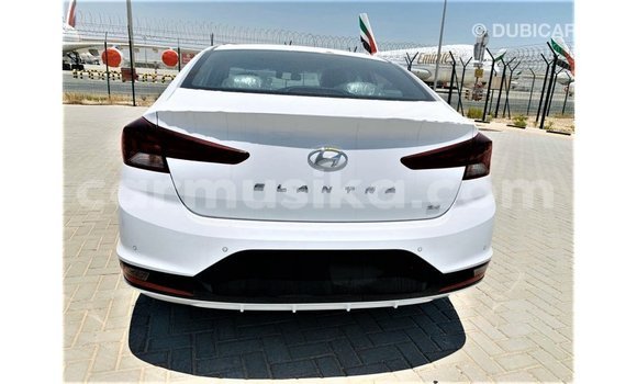 Acheter Import Voiture Hyundai Elantra Blanc à Import - Dubai, Harare Acheter Import Voiture Hyundai Elantra Blanc à Import - Dubai, Harare