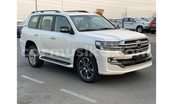 Buy Import Toyota DA White Truck in Import - Dubai in Harare Buy Import Toyota DA White Truck in Import - Dubai in Harare