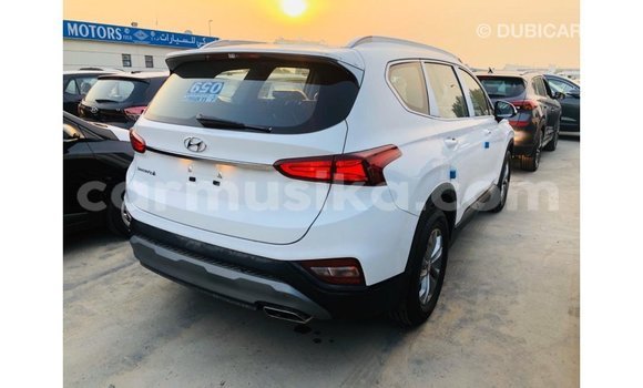 Tenga Imported Hyundai Santa Fe Chena Mota in Import - Dubai in Harare Tenga Imported Hyundai Santa Fe Chena Mota in Import - Dubai in Harare