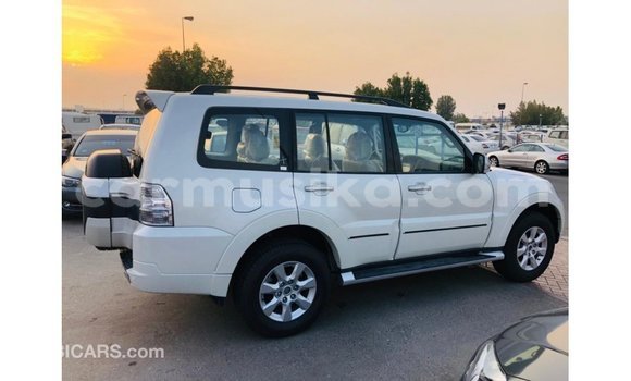 Buy Import Mitsubishi Pajero White Car in Import - Dubai in Harare Buy Import Mitsubishi Pajero White Car in Import - Dubai in Harare