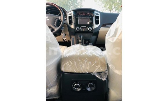 Buy Import Mitsubishi Pajero White Car in Import - Dubai in Harare Buy Import Mitsubishi Pajero White Car in Import - Dubai in Harare