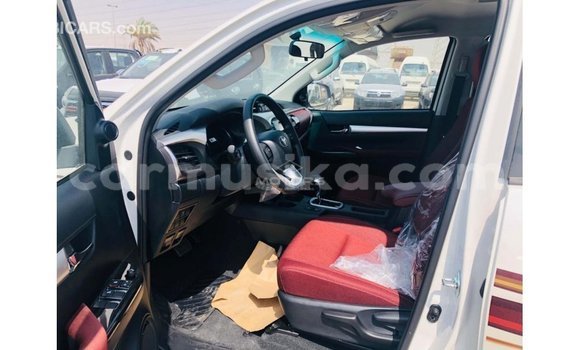 Buy Import Toyota Hilux White Car in Import - Dubai in Harare Buy Import Toyota Hilux White Car in Import - Dubai in Harare