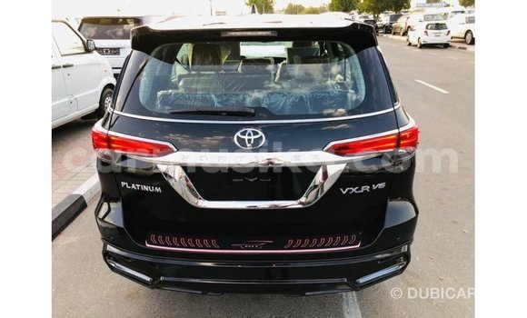 Acheter Import Voiture Toyota Fortuner Noir à Import - Dubai, Harare Acheter Import Voiture Toyota Fortuner Noir à Import - Dubai, Harare