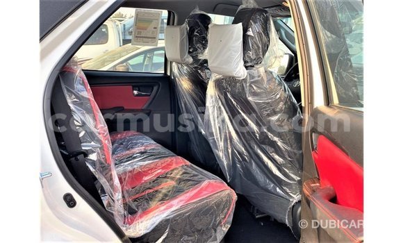 Acheter Import Voiture Toyota Fortuner Blanc à Import - Dubai, Harare Acheter Import Voiture Toyota Fortuner Blanc à Import - Dubai, Harare