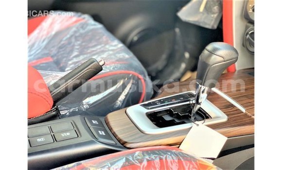 Acheter Import Voiture Toyota Fortuner Blanc à Import - Dubai, Harare Acheter Import Voiture Toyota Fortuner Blanc à Import - Dubai, Harare