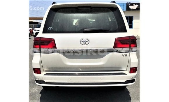 Acheter Import Voiture Toyota Land Cruiser Blanc à Import - Dubai, Harare Acheter Import Voiture Toyota Land Cruiser Blanc à Import - Dubai, Harare