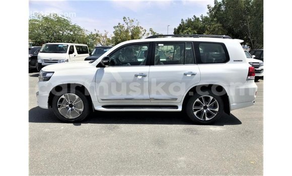 Acheter Import Voiture Toyota Land Cruiser Blanc à Import - Dubai, Harare Acheter Import Voiture Toyota Land Cruiser Blanc à Import - Dubai, Harare