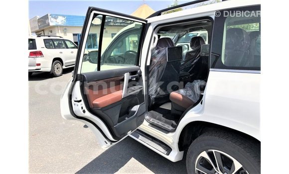 Acheter Import Voiture Toyota Land Cruiser Blanc à Import - Dubai, Harare Acheter Import Voiture Toyota Land Cruiser Blanc à Import - Dubai, Harare