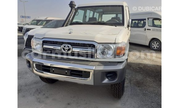 Acheter Import Voiture Toyota Land Cruiser Blanc à Import - Dubai, Harare Acheter Import Voiture Toyota Land Cruiser Blanc à Import - Dubai, Harare