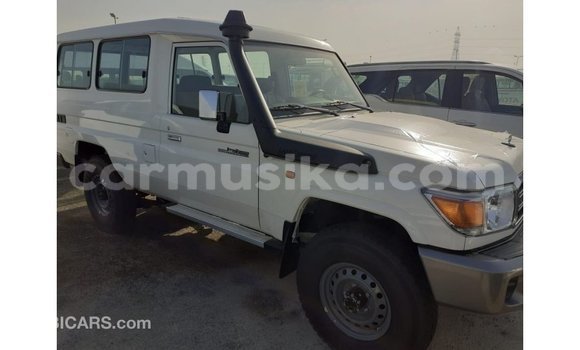 Acheter Import Voiture Toyota Land Cruiser Blanc à Import - Dubai, Harare Acheter Import Voiture Toyota Land Cruiser Blanc à Import - Dubai, Harare