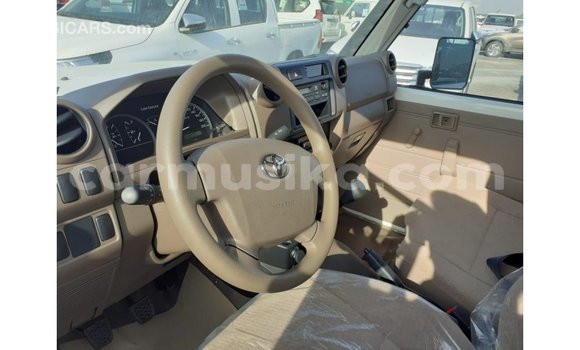 Acheter Import Voiture Toyota Land Cruiser Blanc à Import - Dubai, Harare Acheter Import Voiture Toyota Land Cruiser Blanc à Import - Dubai, Harare