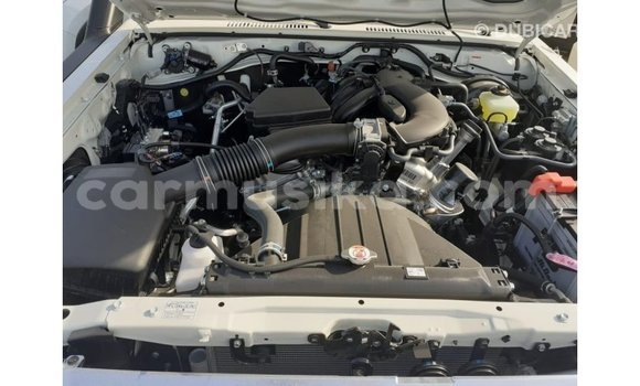 Acheter Import Voiture Toyota Land Cruiser Blanc à Import - Dubai, Harare Acheter Import Voiture Toyota Land Cruiser Blanc à Import - Dubai, Harare