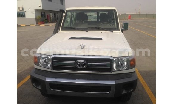 Acheter Import Voiture Toyota Land Cruiser Blanc à Import - Dubai, Harare Acheter Import Voiture Toyota Land Cruiser Blanc à Import - Dubai, Harare